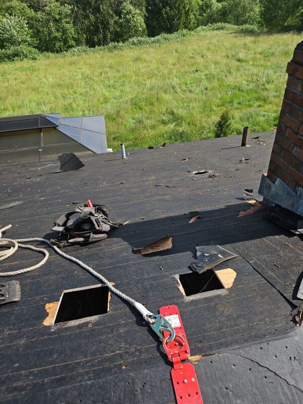 Completed roof installation with CertainTeed shingles after Oregon rain